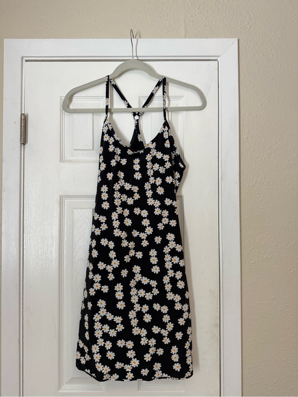 Black Daisy Print Spaghetti Strap Exercise Dress - outdoor voices size medium - Picture 2 of 7